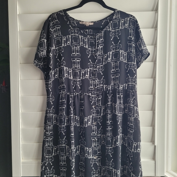 ✨️FINAL SALE ✨️Robot print cap sleeve a-line dress - size large from forever 21 - Picture 1 of 6